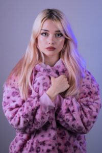 Model Girl Blog is a popular blogger template for Elementor.
